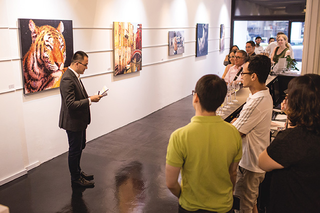 Weiren Loh, gallery director of Barnadas Huang, gives a talk to introduce the exhibition "Gender Politics" at Barnadas Huang in January 2015.