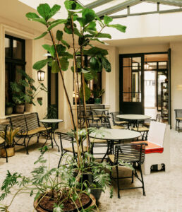 central courtyard and garden at Chateau Royal Berlin