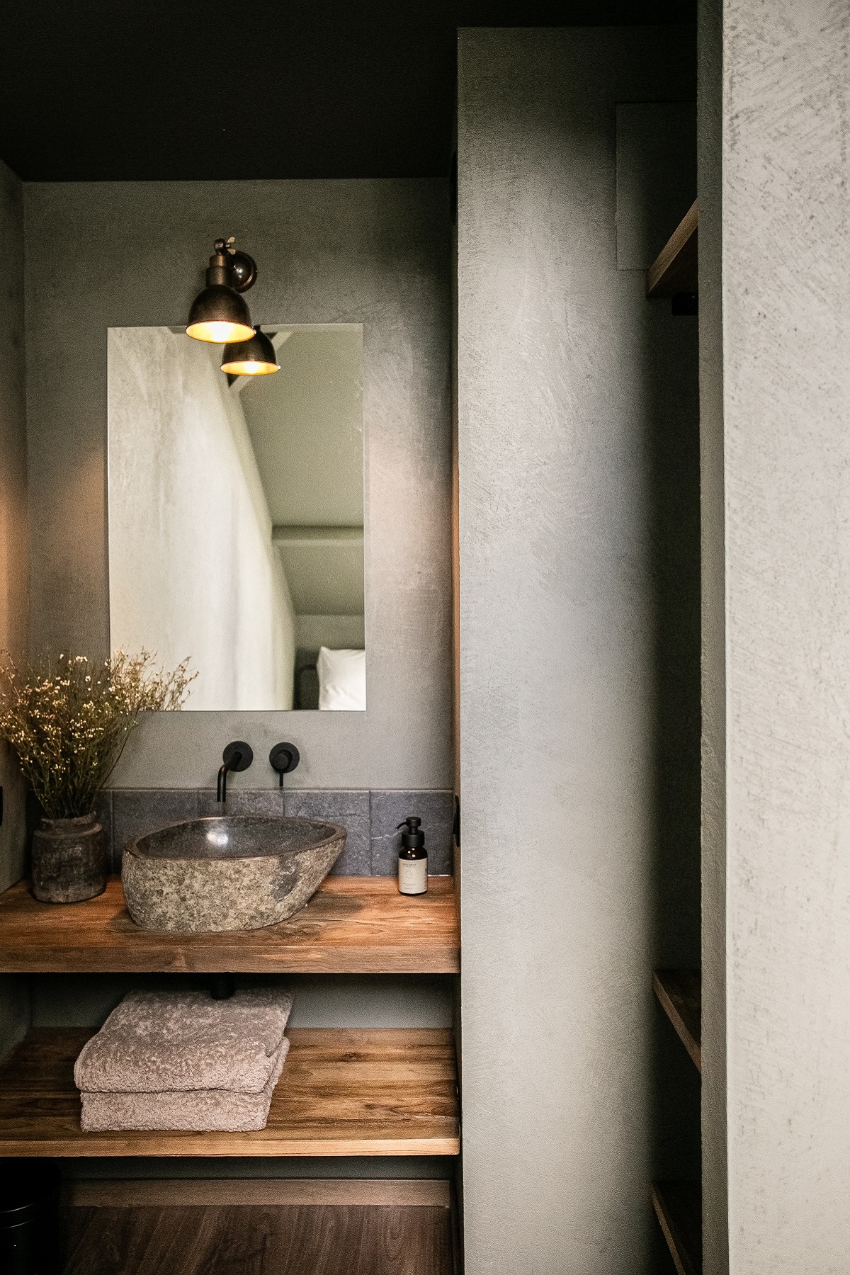 wood, stone and concrete in ensuite shower in Hillview Resort