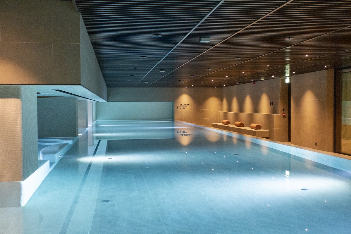 indoor swimming pool and spa at Keight Hotel