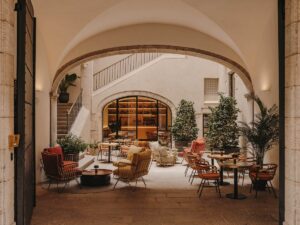 arched entrance to central courtyard with seating at Palau fugit