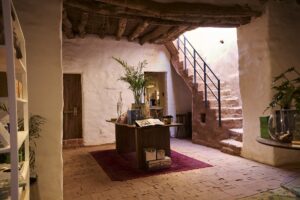 lobby in hotel with table and books and flowers of the region