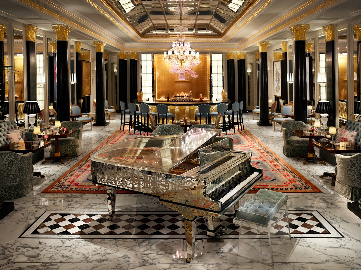 The Dorchester Artists' Bar with Liberace's piano in shot