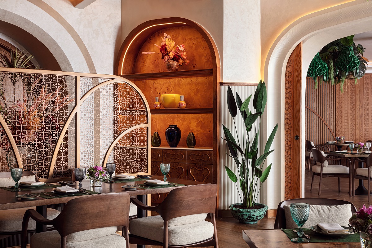 wooden seating and brass screens in restaurant Karibou Oman